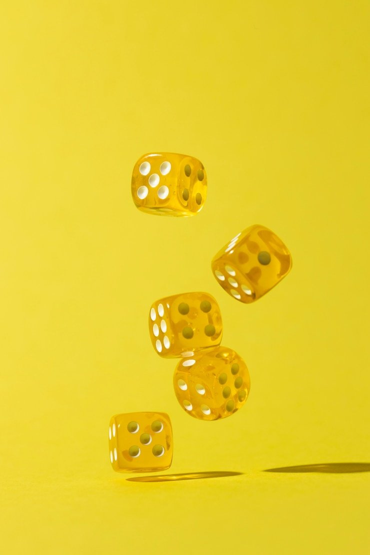 Antarmuka aplikasi openguessr menampilkan meja live dealer dan menu sportsbook